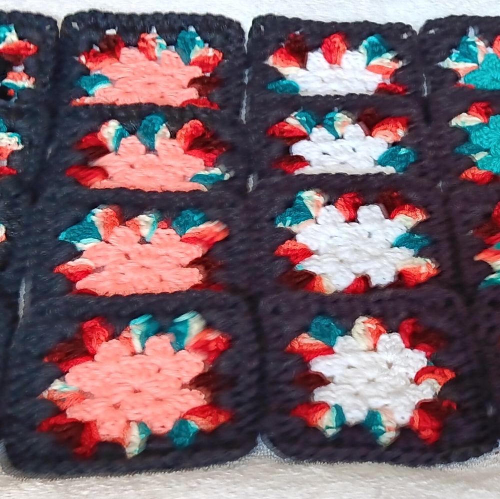 Lot Of  36  4.5 Inch Crocheted Granny Squares Turq White With Variegated 《NEW》